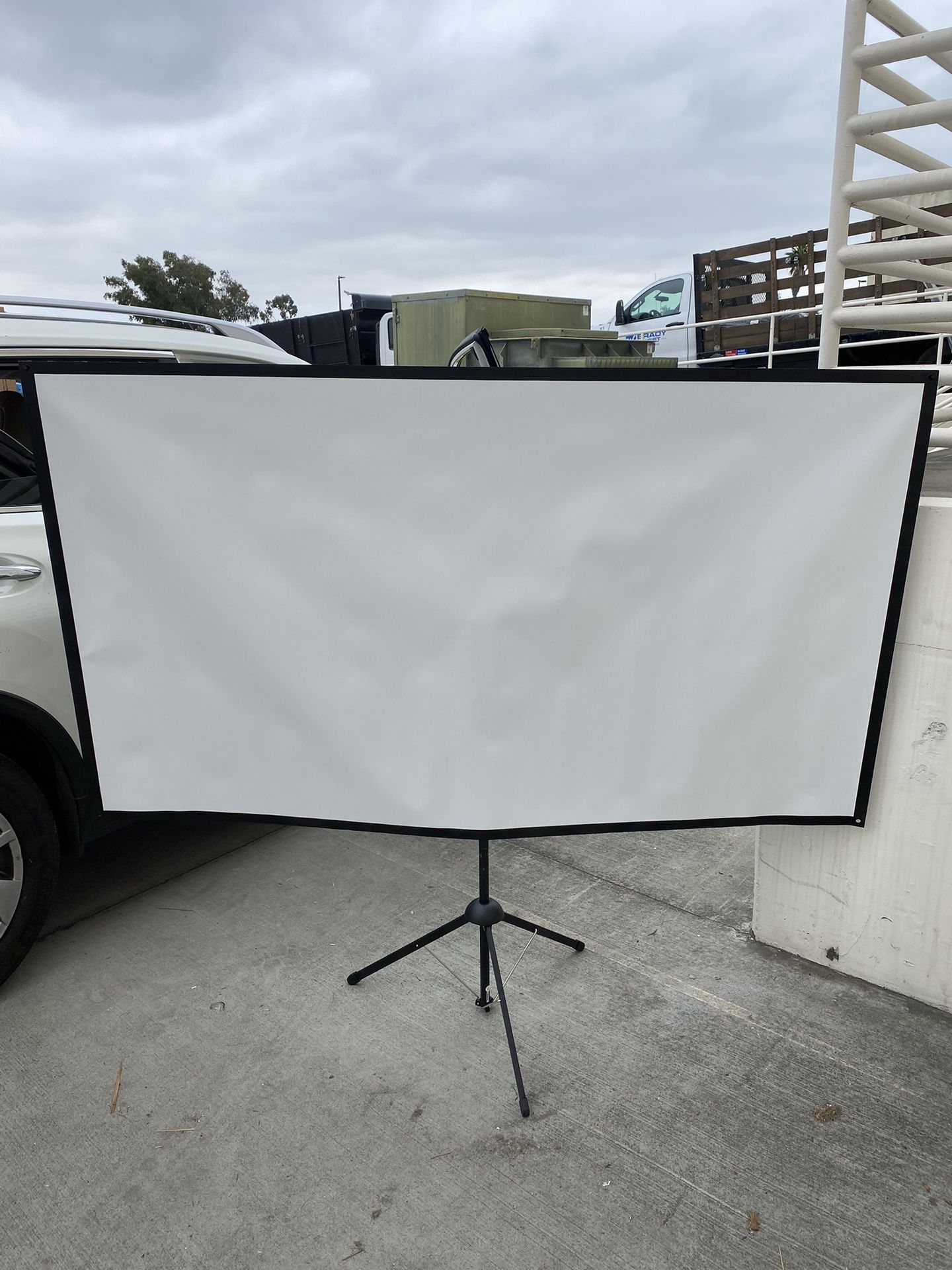 Projector Screen Portable Tripod
