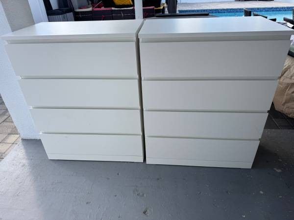 2 Matching Dressers