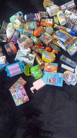 MINI BRANDS