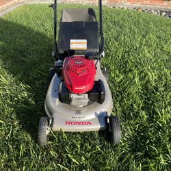 Honda HRR216 Self-Propelled 21" Lawn Mower