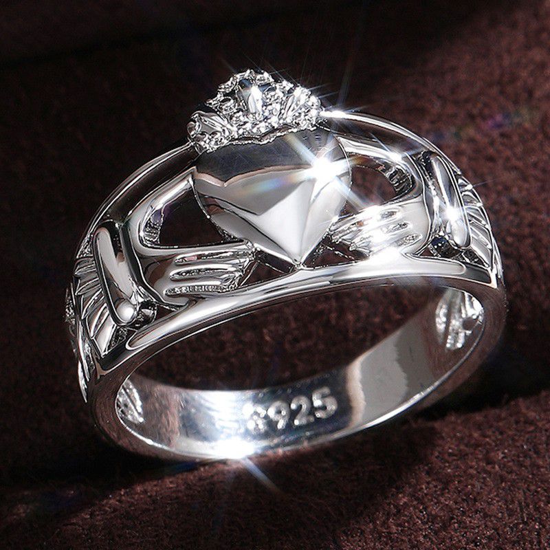 "Hollow Mujer Guard Concentric Knot Carving Heart Rings for Women, PD921
 
