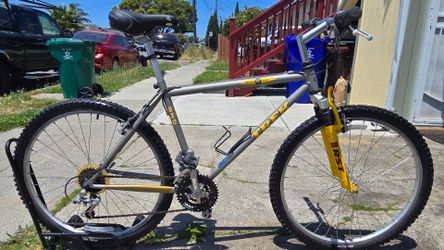 Trek 830 Mountain Bike Medium Size