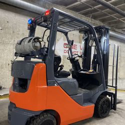 TOYOTA M8 forklift,4500 lb, 3 stage, side shift 
