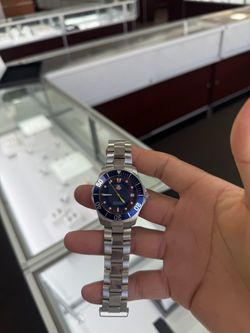 TAG Heuer Professional 300M — Blue Dial Stainless Steel  A classic TAG Heuer Professional 300M dive
