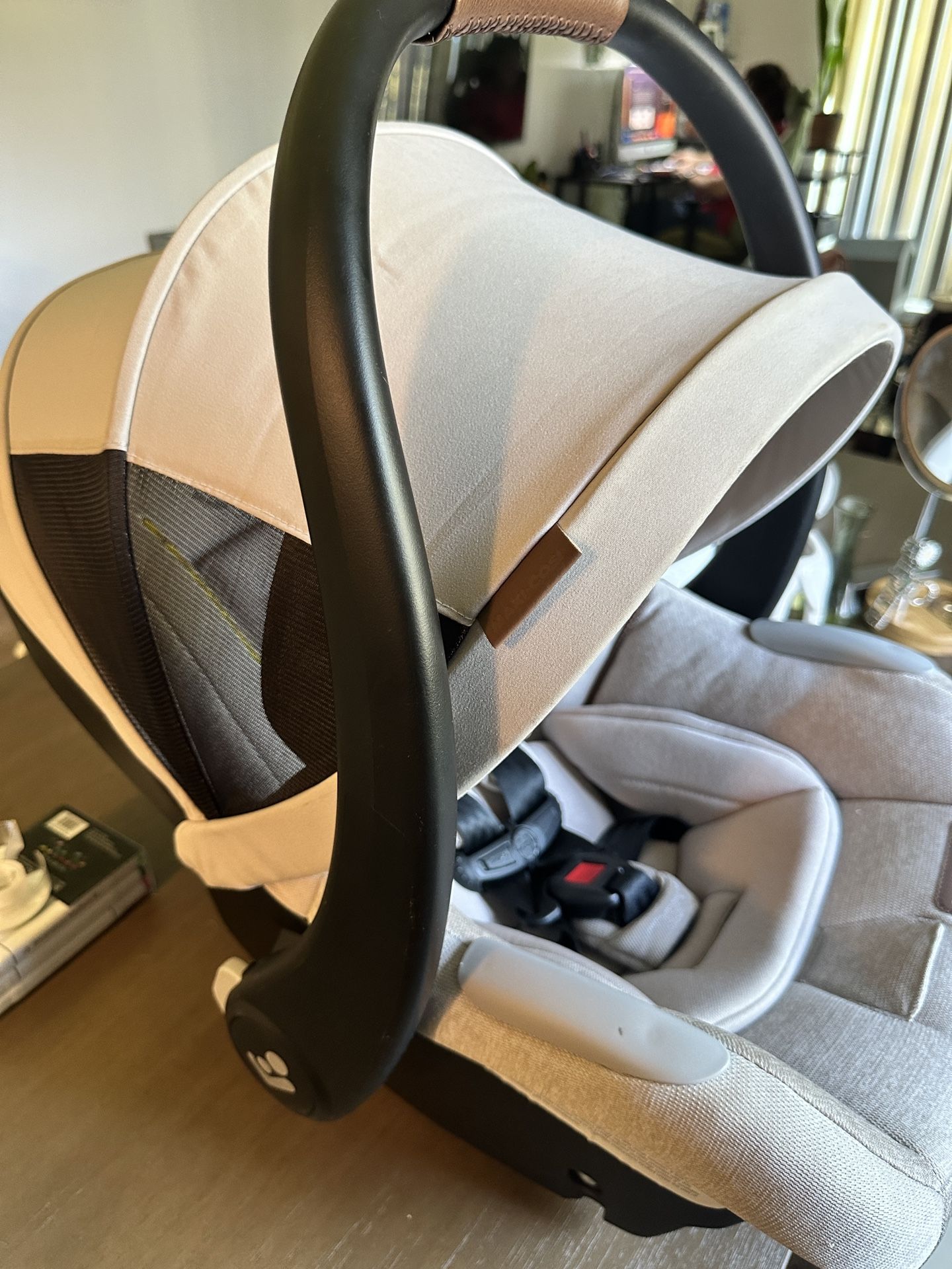 Maxicosi Luxe Car Seat With Base