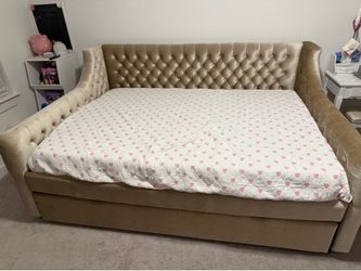 Day bed with twin tumbler