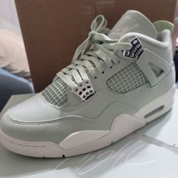 Retro Jordan 4 (Seafoams)
