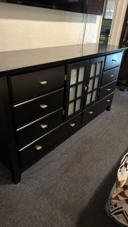 Dresser With Mirror