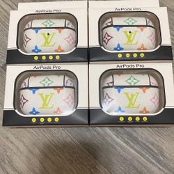 Set of airpods pro case with clip