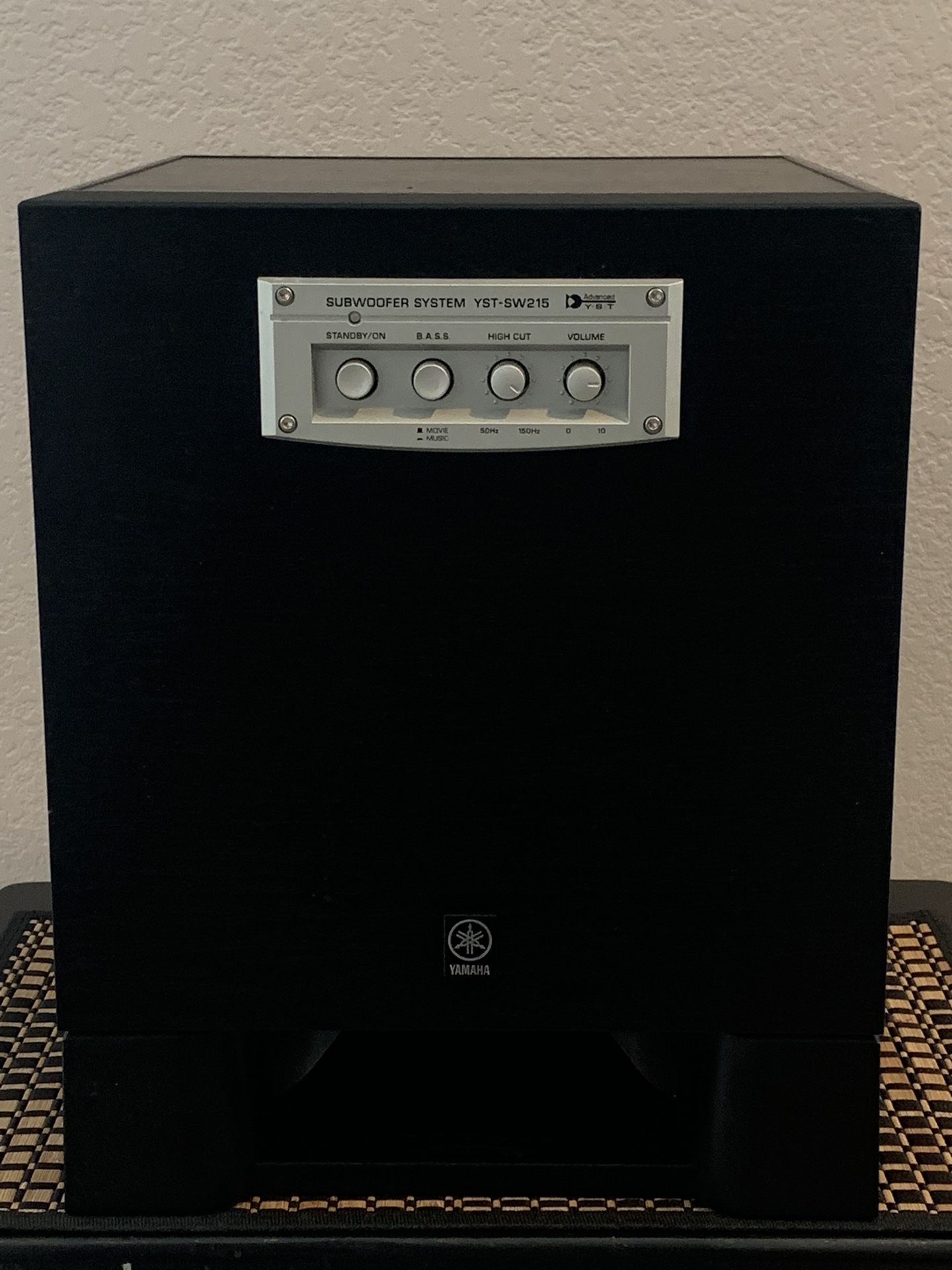Yamaha YST-SW215 Powered Subwoofer