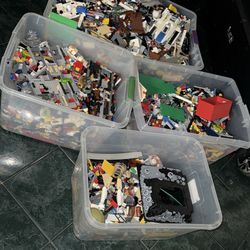 200 Pounds Of Lego Sets