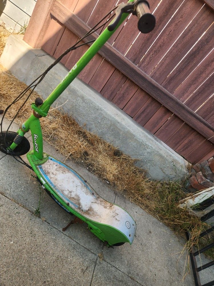 E200 Electric Razor Scooter