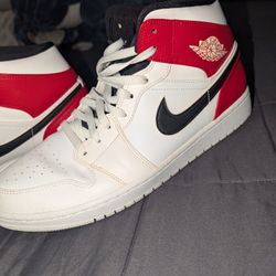 Jordan 1 Mids