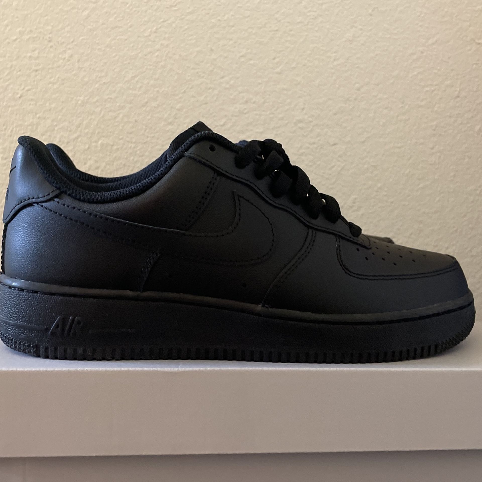 Nike Air Force One '82 Low Midnight Navy Size 6 Baseball Stitching  306291-412 for Sale in Santa Rosa Va, CA - OfferUp