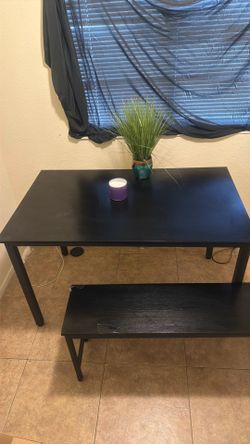 Table with 2 benches