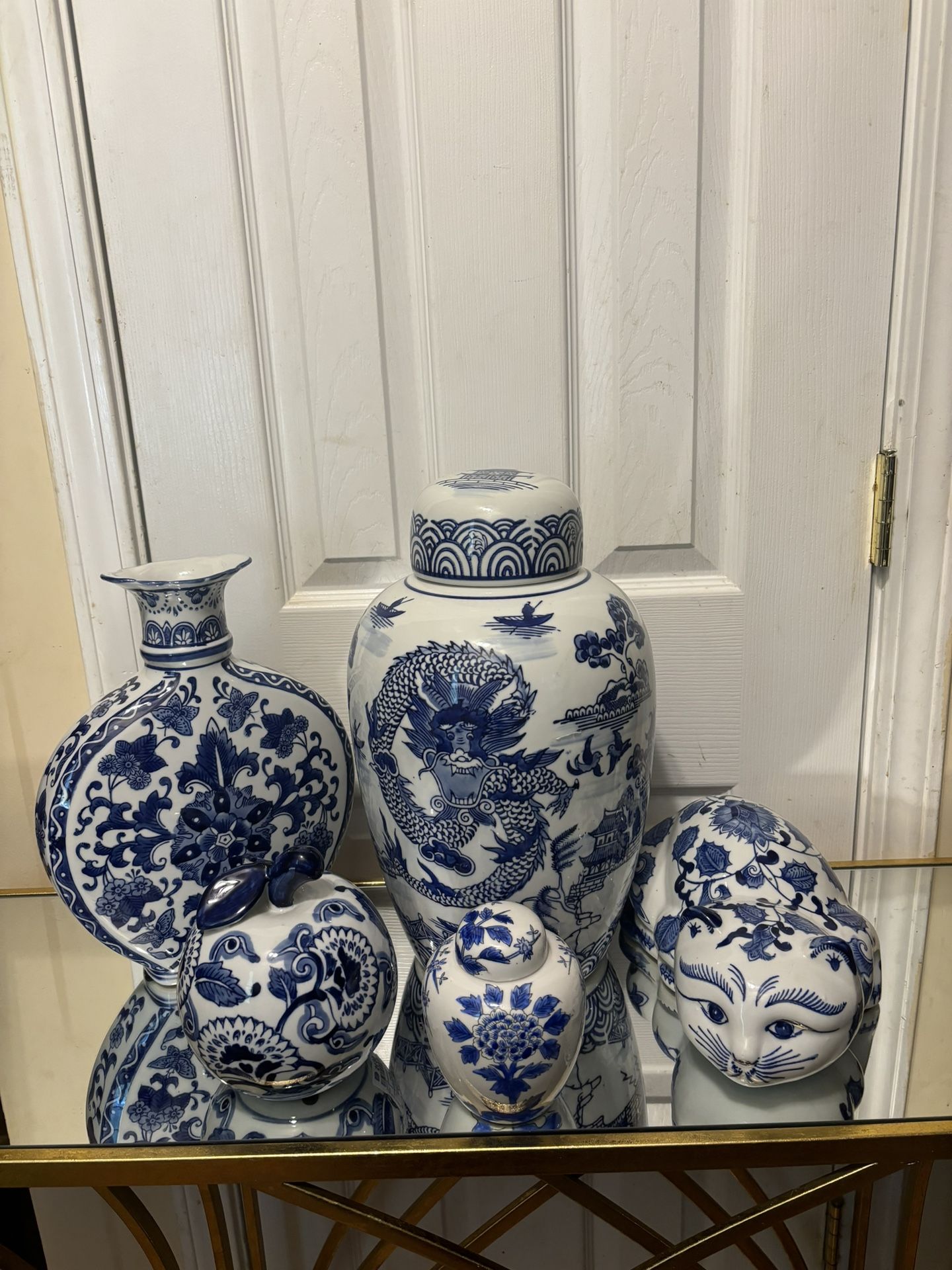 Five Piece Blue And White Decor 