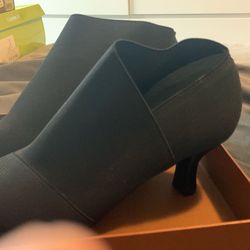 New Ladies Boot.. Black Boots Size 6.5  $20 