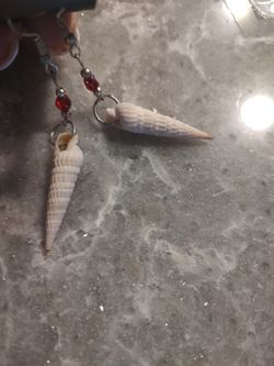 Shell pierced earrings