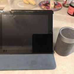 iPad 2nd Generation With Leather Case And Bluetooth Speaker