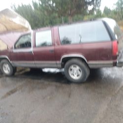 Parting Out 94 Chevy Suburban Half Ton Has A Good 5.7 Motor And Running Gear