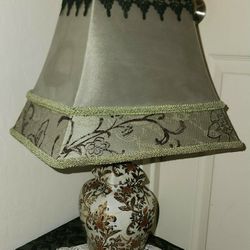 VINTAGE GOLD FOOTED ORIENTAL LACE LAMP SHADE BASE SET