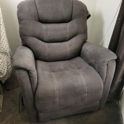 Ashley Furniture Lift Chair 2022 - Excellent Condition! 