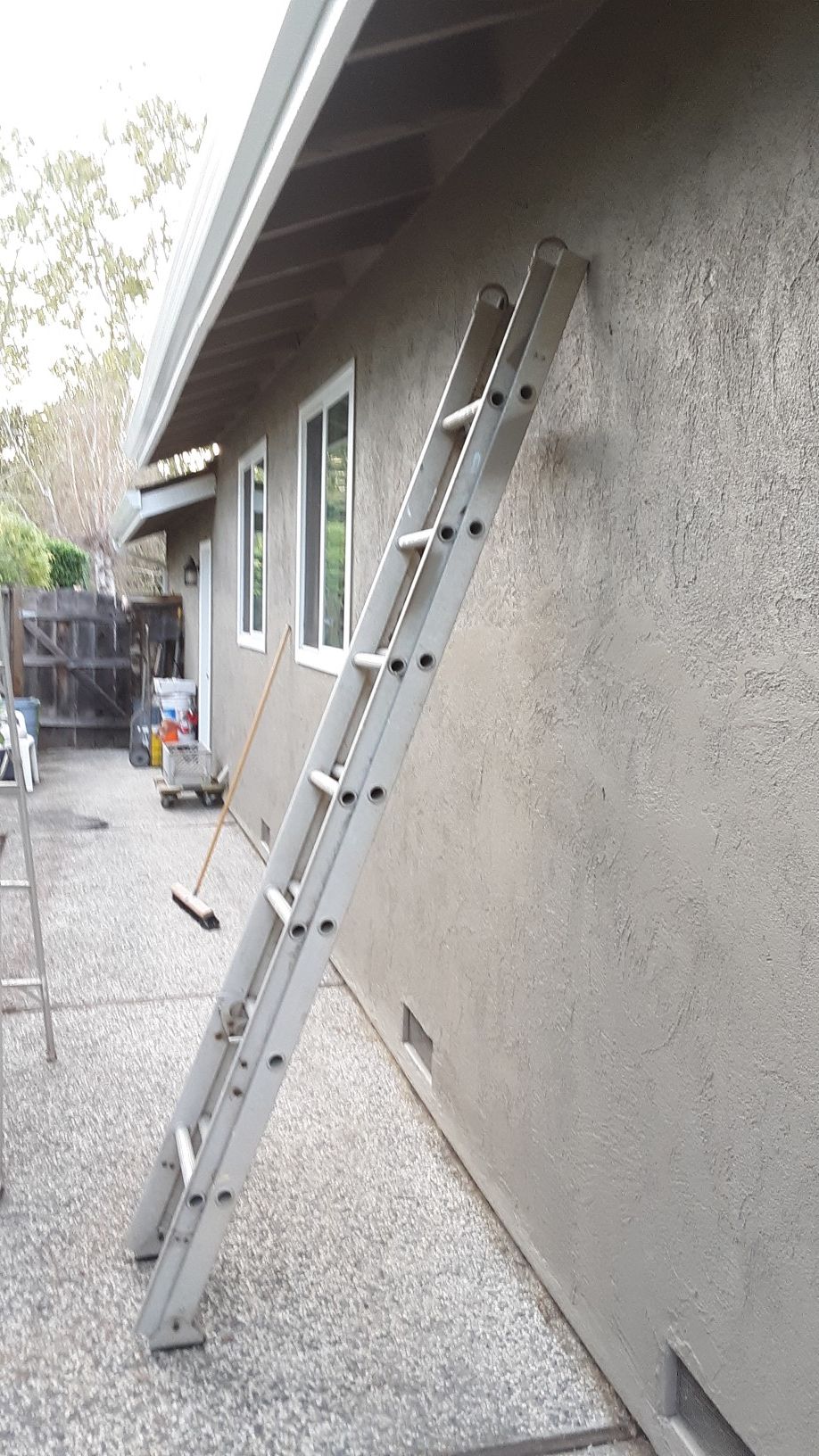 Aluminum Extension Ladder- Great Condition- Great for Roof Work