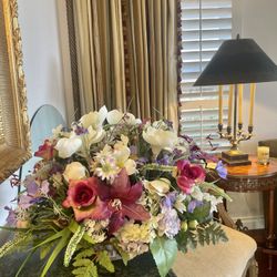 GORGEOUS  FLOWER ARRANGEMENT