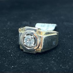 14k ring with a diamond in the center 