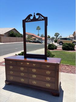 Thomasville dresser with mirror: 32”tall*20”deep*64”wide