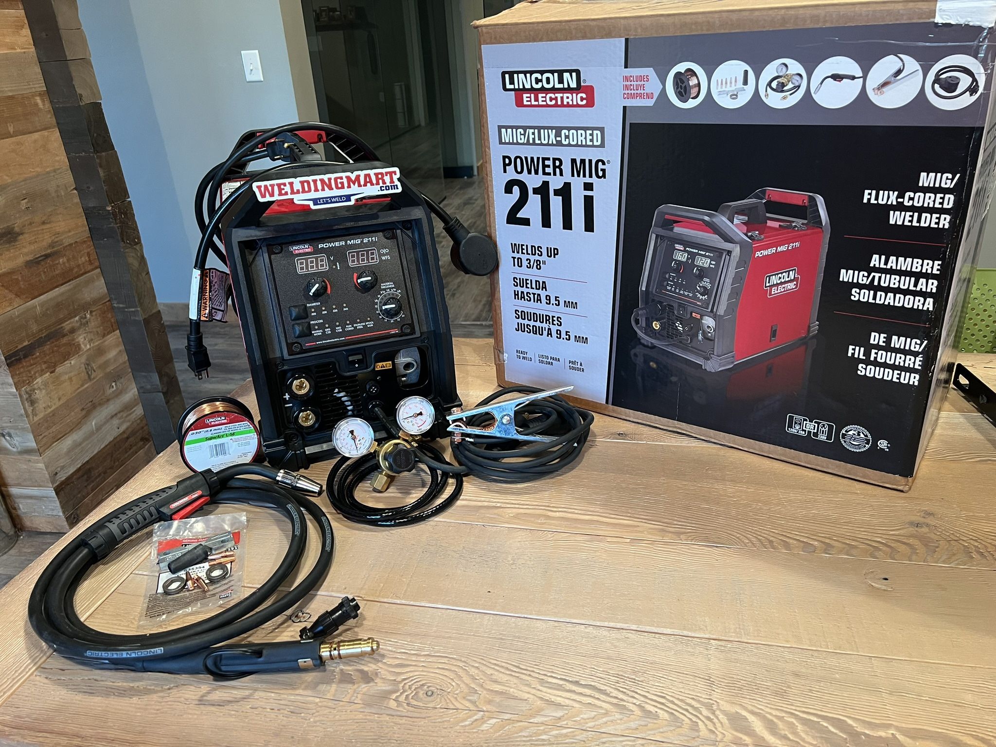 Lincoln Power MIG 211i MIG Welder Package