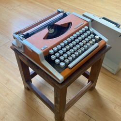 UNIS - tbm de luxe Typewriter 