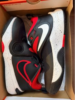 Nikes 5.5y women size 7