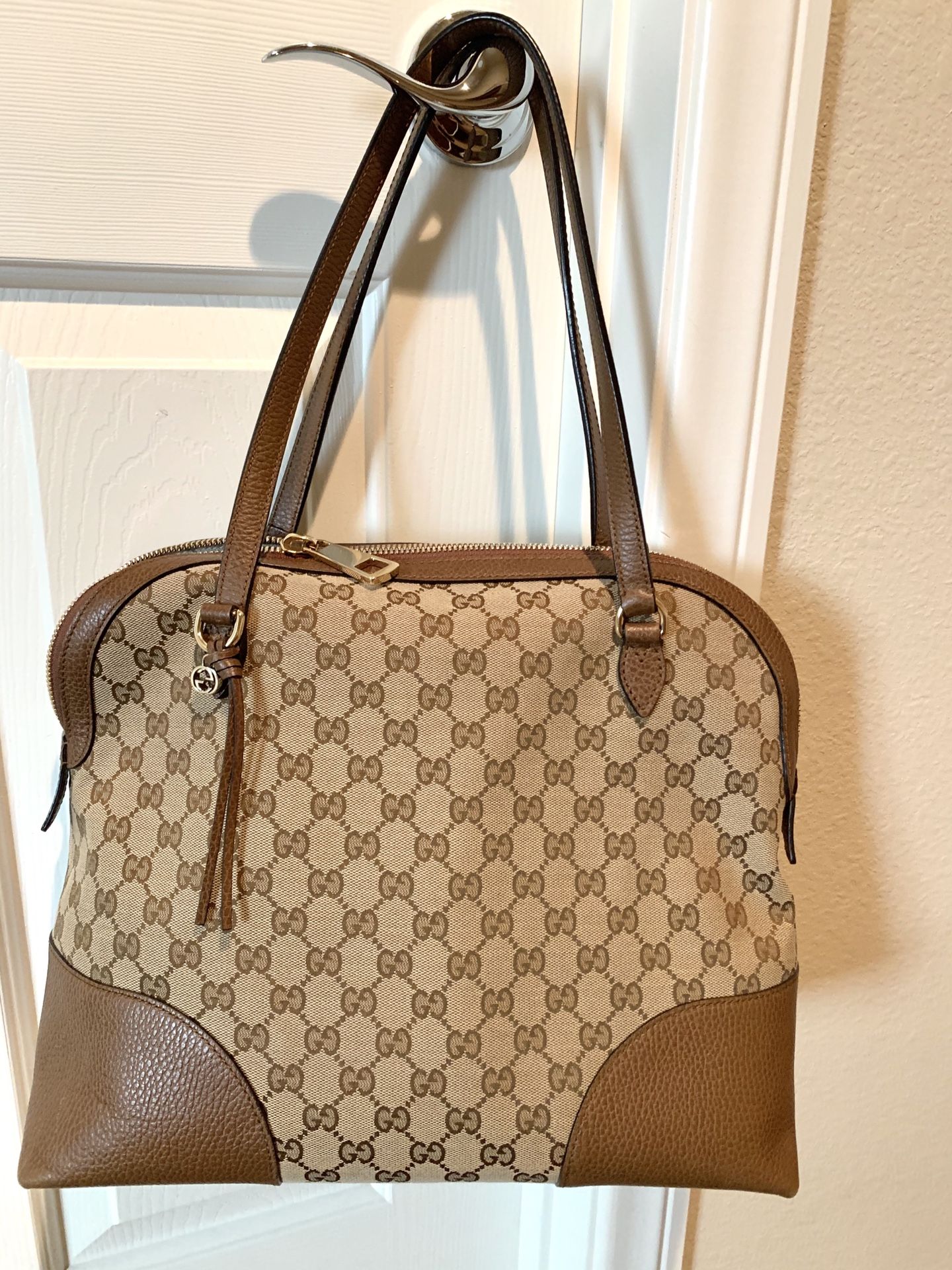 Authentic Gucci Shoulder Handbag