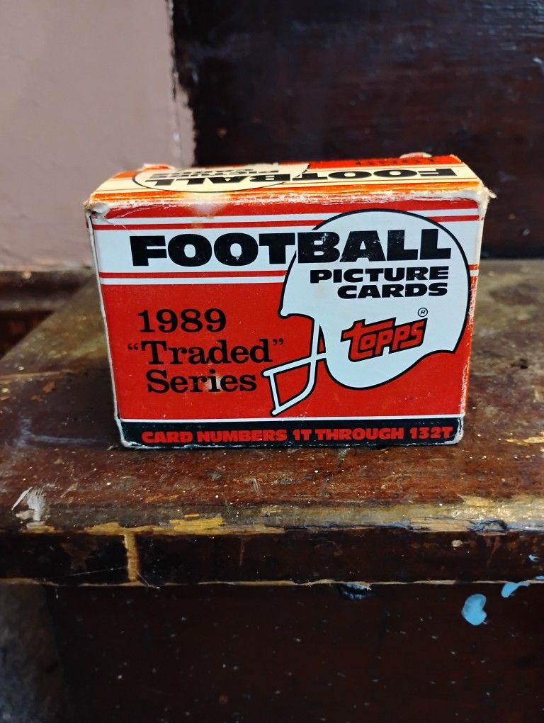 TOPPS FOOTBALL CARDS