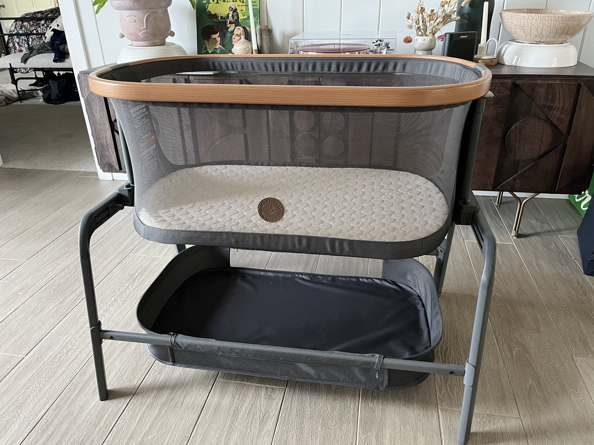 Maxi Cosi Iora Bedside Bassinet