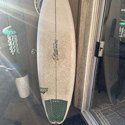 Surfboard TPatterson + Captain Fin fins 