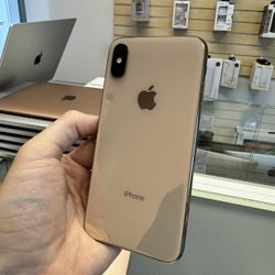 Apple iPhone XS 64GB Unlocked to any carrier! like new!