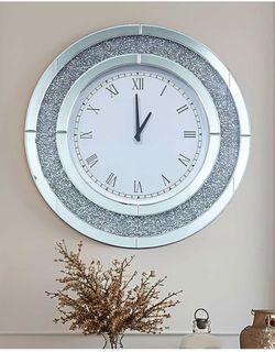 Crushed Diamond Wall Clock: Round Mirrored Clock 31.5 inch Silver Decorative Mirror Decor Wall-Mounted for Luxury Modern Home