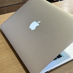 Apple MacBook Air 13” I5/8GB/256GB SSD $200