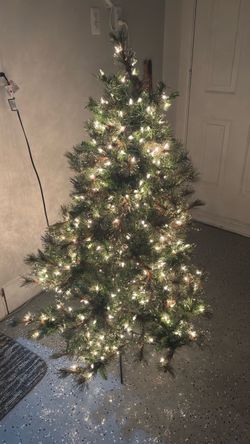 Pre-Lit Artificial Christmas Tree