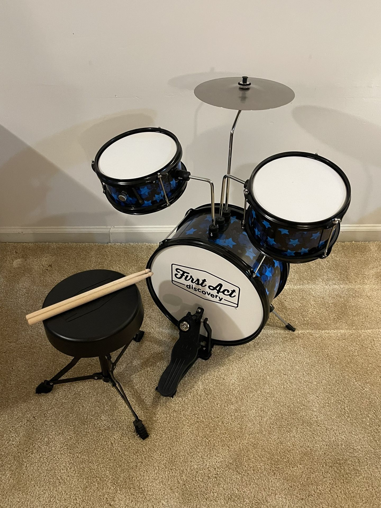 First Act Discovery Drum Set for Sale in Fredericksburg, VA OfferUp