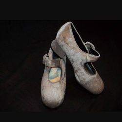 Vtg HD2 Studio Silver Velvet Women's Chunky Heels Shoes size 6.5 

