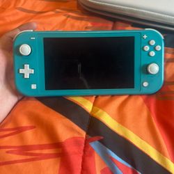 Nintendo Switch Lite + Case