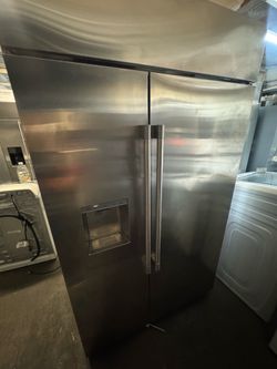 Ge 48” Stainless Steel Side-by-Side Refrigerator with Ice Dispenser