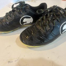 Kids Soccer Cleats Size 2 Pick Up 92111