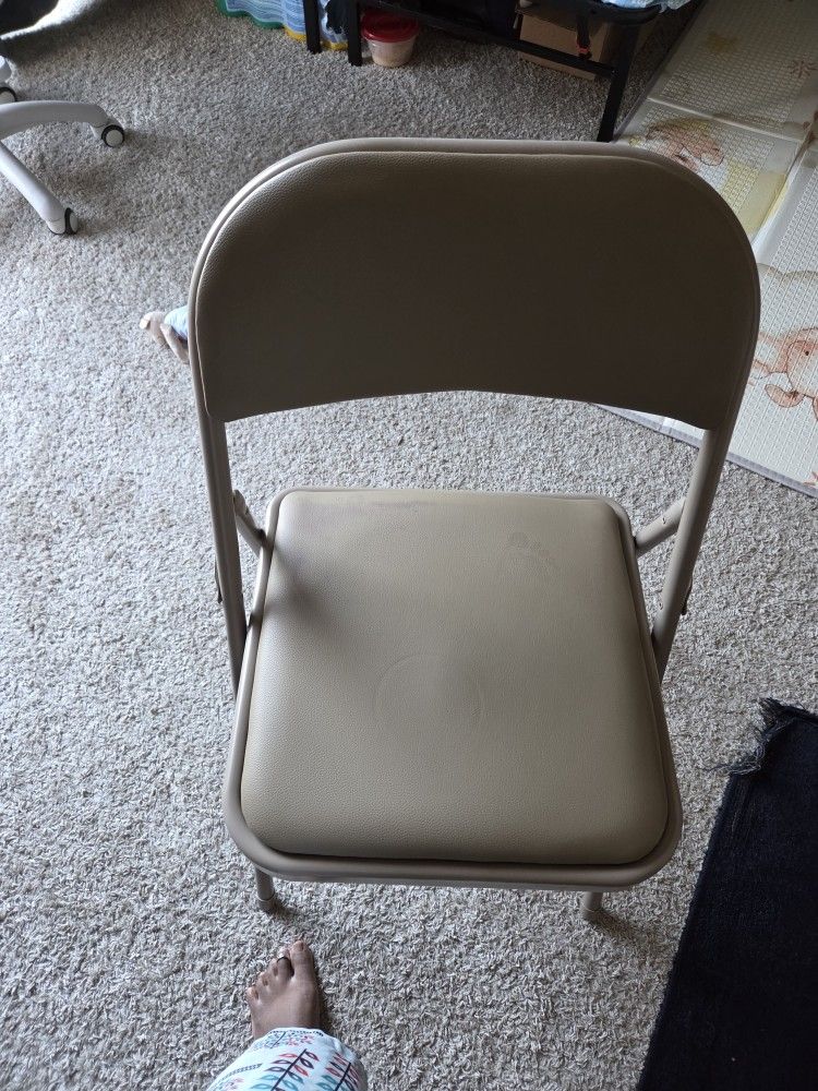 2 Folding Chairs