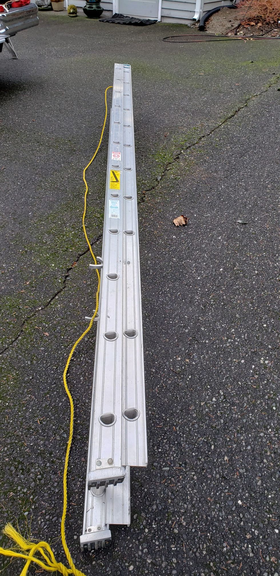 Keller 24 foot aluminum extension ladder good condition for Sale in