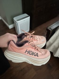 HOKA Bondi 8 Women’s Size 8 B (Peach / Coral / Cream