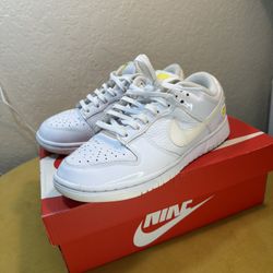 Nike Dunk low yellow heart Women’s sneakers size 6.5 